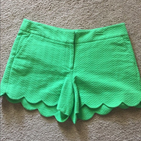 crown & ivy Pants - Crown & Ivy Scalloped Shorts (Green)